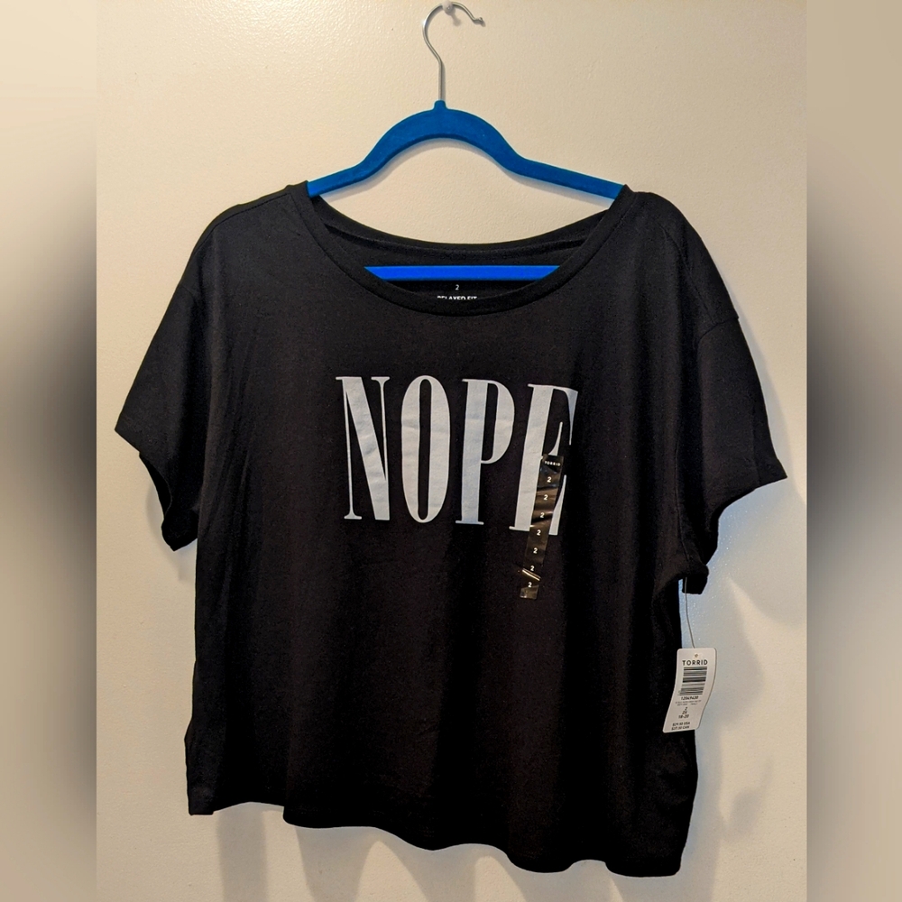 Torrid Size 2 Black Graphic Crop Top